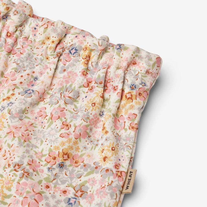 Wheat Main Shorts Sandy Shorts 9418 bright flowers